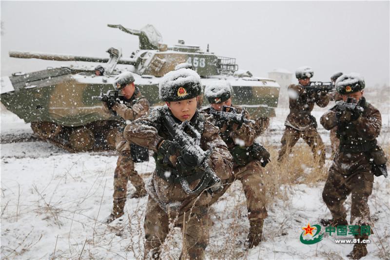 瑰雪黑阳破解版下载